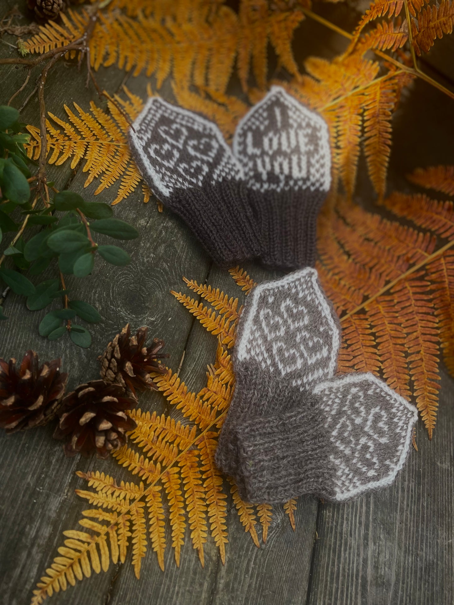 I Love You Heart mittens baby 0-12 months