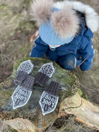 I Love You Heart mittens baby 0-12 months