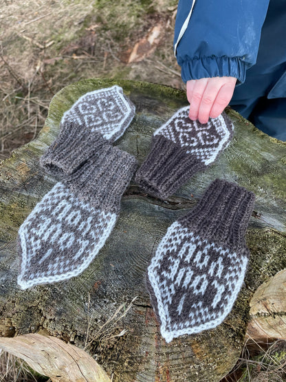 I Love You Heart mittens baby 0-12 months