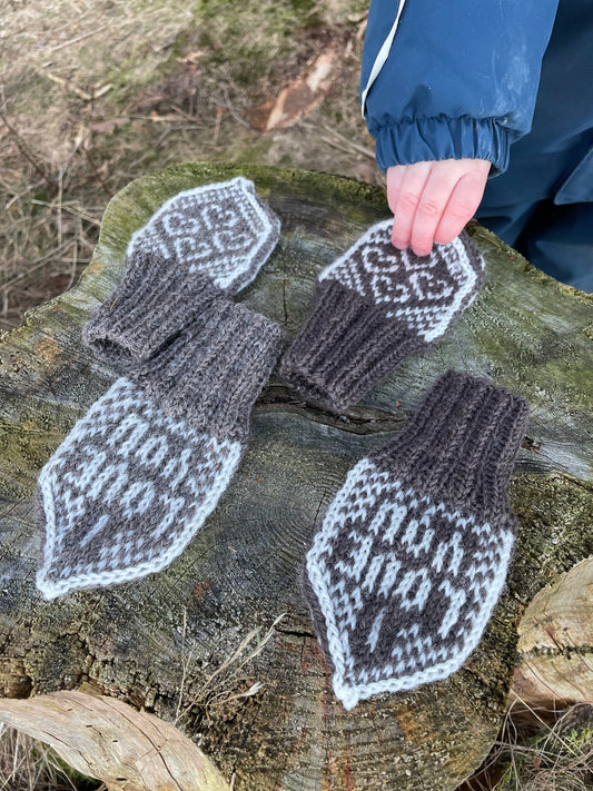 I Love You Heart mittens baby 0-12 months